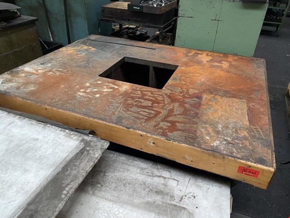 Used Cast iron table for Sale (Auction Premium) | NetBid Industrial Auctions